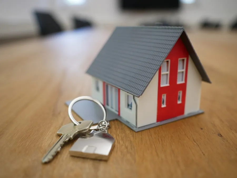 Casa y llaves para servicios de compraventa de inmuebles